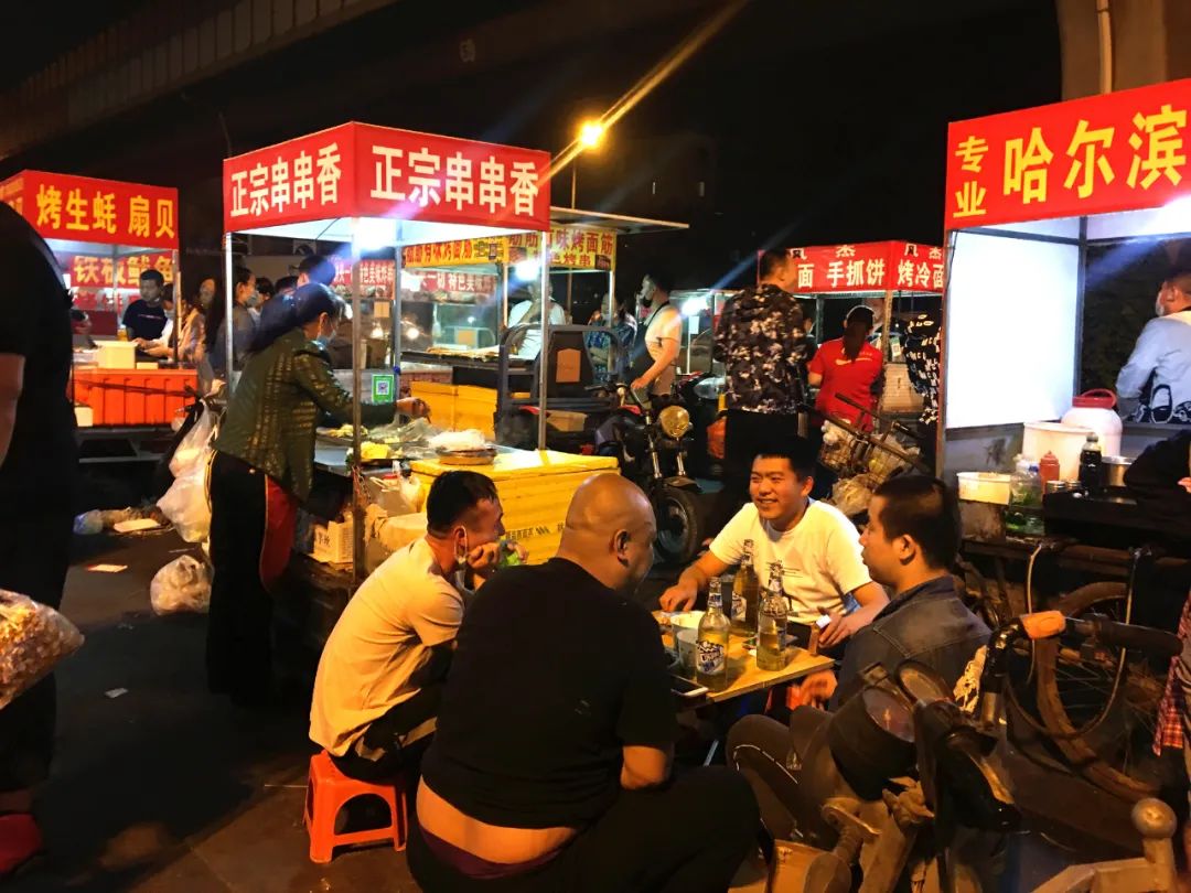 摊,不到天黑不出现天津人爱吃宵夜的习惯并不比其他城市差都体现在