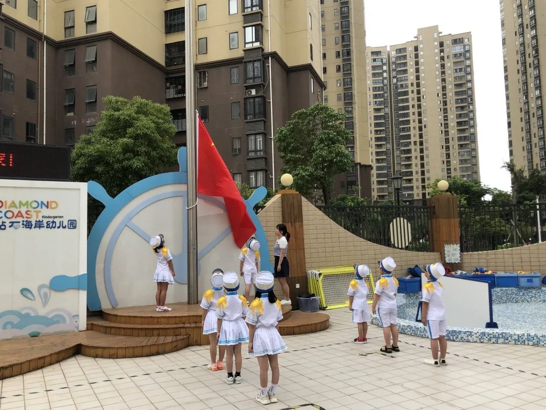 晋江幼儿园,一二年级这样吃饭,上课
