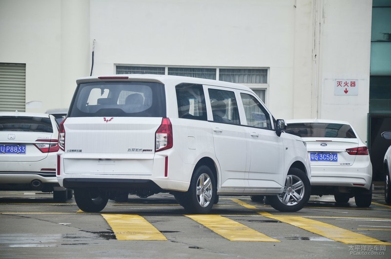 新款五菱宏光plus到店 极致功能化7座车