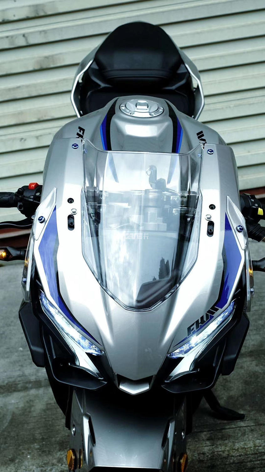 颜值在线单摇臂保留飞肯250gp跑车曝光