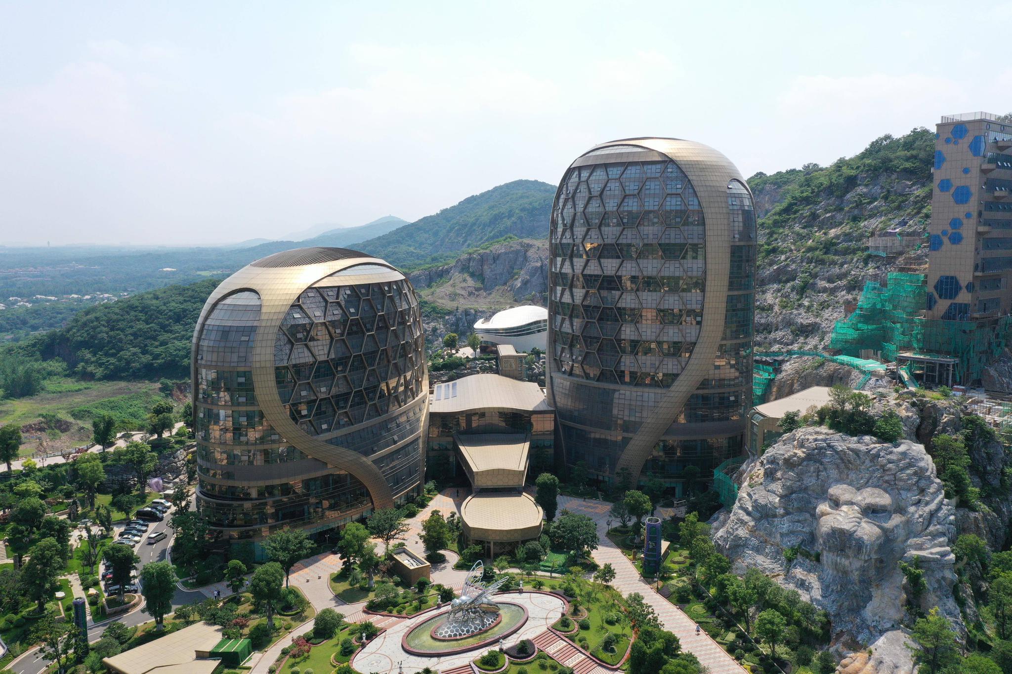 5万平方米的蜂巢酒店是今天"四新"观摩行动到达的第一个点,也