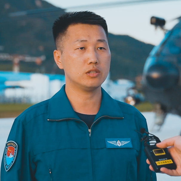 驻香港部队今天组织三军联合训练