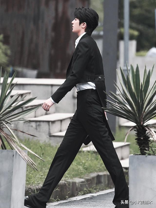 184cm蔡徐坤仗着身材好任性挑战3套造型风格差距居然这么大