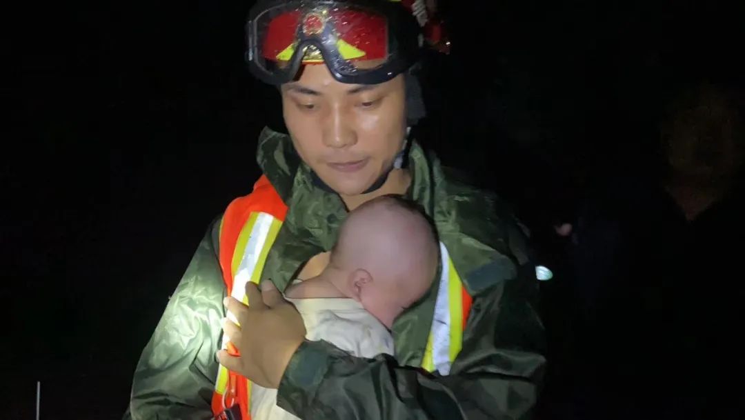 严重内涝、山体滑坡......他们彻夜投入抗洪救援！大暴雨还要下，贵州55地有大范围地质灾害风险！