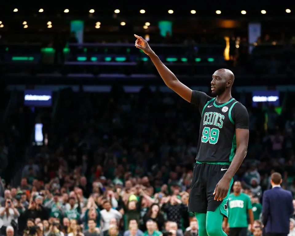 杀红眼连队友都打!黑姚明成nba核武器