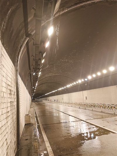 桐油山隧道漏水路面湿滑