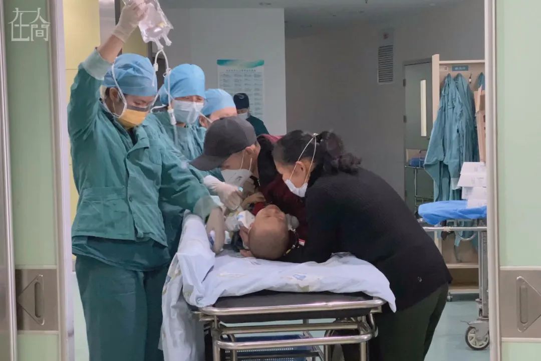 他花了两天时间才完成提供儿子移植所需的400毫升造血干细胞.