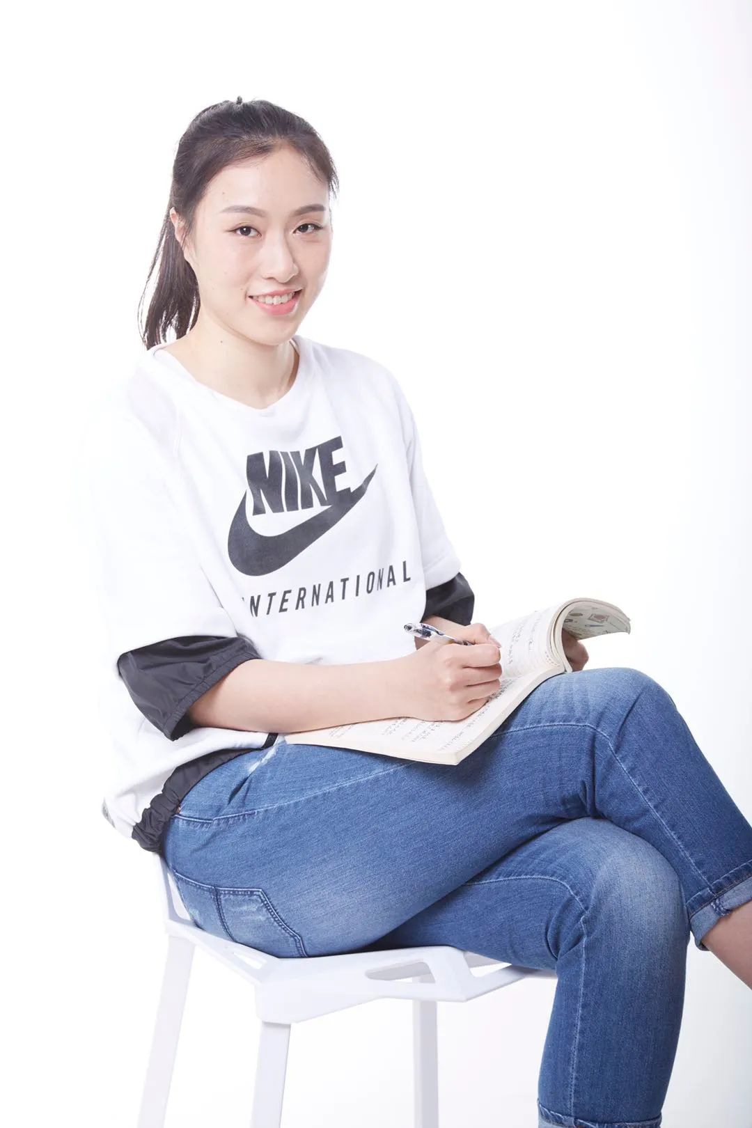 《五月云诗会》体教结合的典范 女篮队长邵婷在《未选择的路》上徜徉