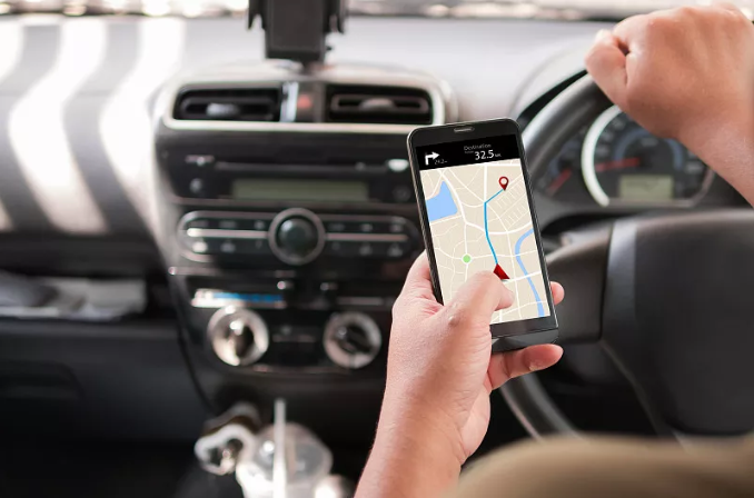 开车用手机导航被扣2分罚200元?交警回应了!