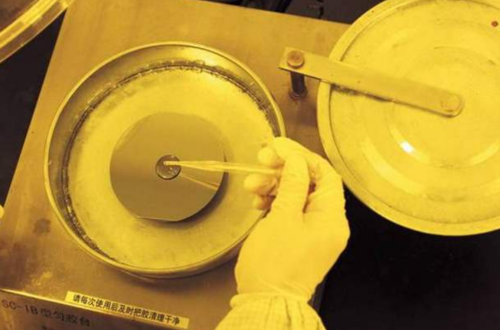 光刻胶:半导体制程关键材料__财经头条
