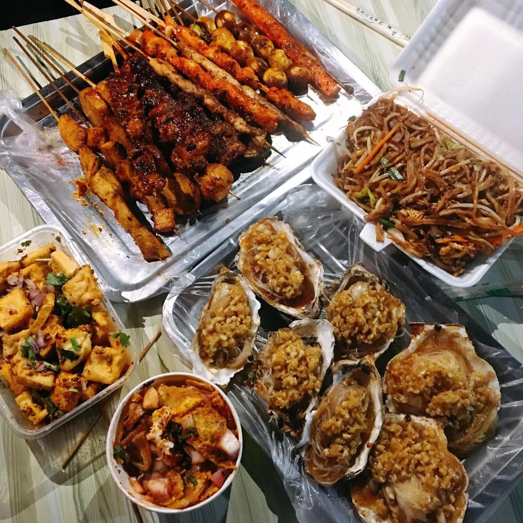 藏在中石油桥下面的"夜宵摊",凌晨12点准时出现!