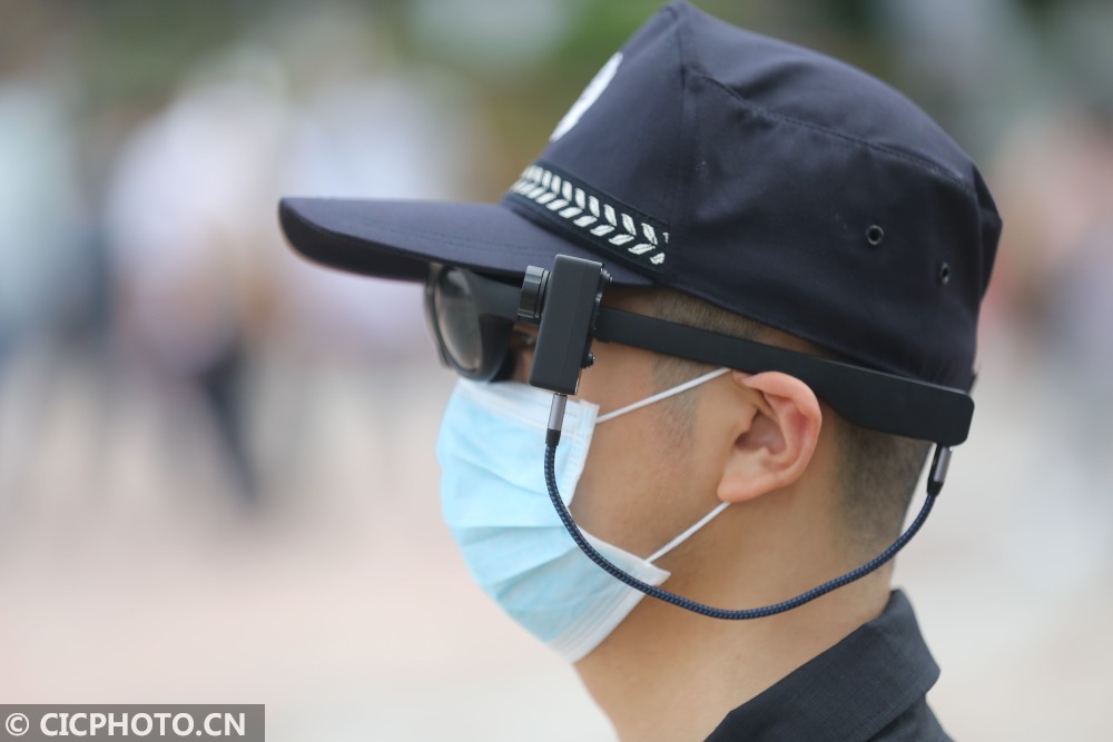 浙江舟山:普陀山景区旅游警察佩备智能测温ar眼镜