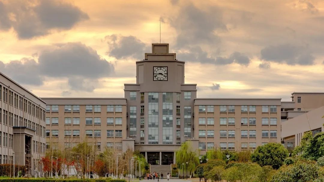 本科|香港浸会大学|职业院校_新浪新闻