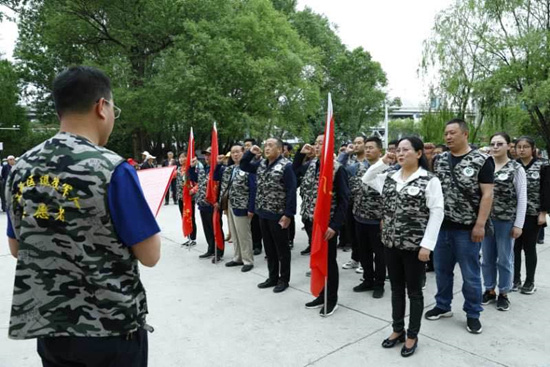 青海省西宁市135名老兵组成退役军人服务队