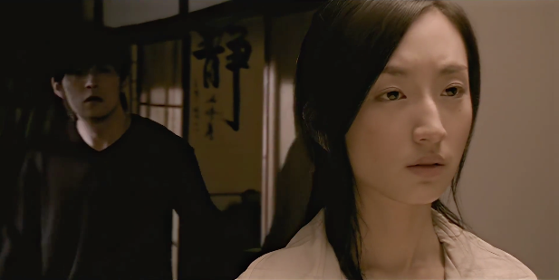 这首歌虽然人气不如《七里香》,但只要"缓缓飘落的枫叶像思念"的旋律