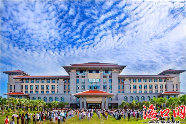 馆藏图书200万册 海南师范大学新图书馆开馆试运行