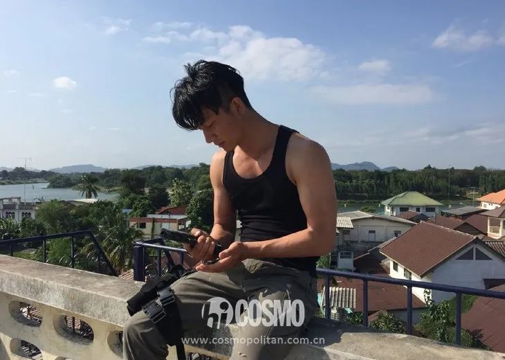 健身狂人们聚集在一起的连锁反应是,冲完早浪冲晚浪,完了韩东君和黄轩