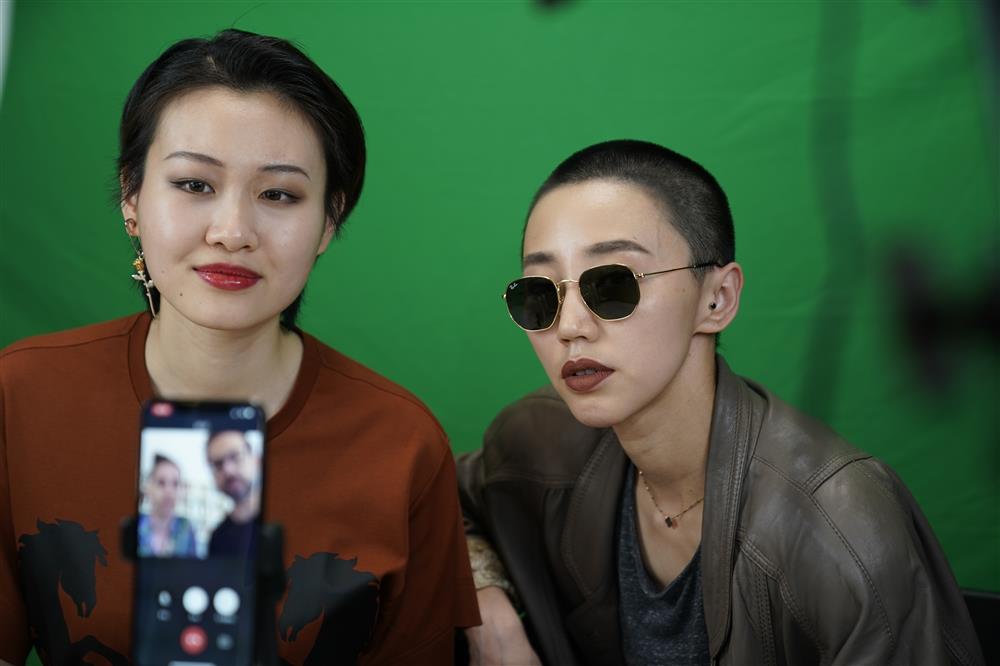 5个月零收入,谢欣舞蹈剧场回归,两小时直播卖了可售票的一半!