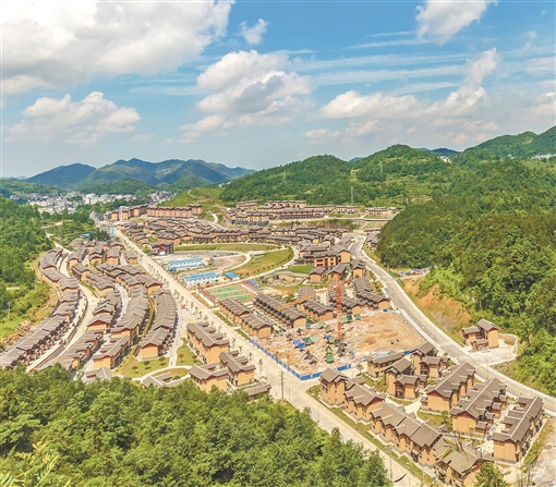 搬出穷山窝 过上新生活