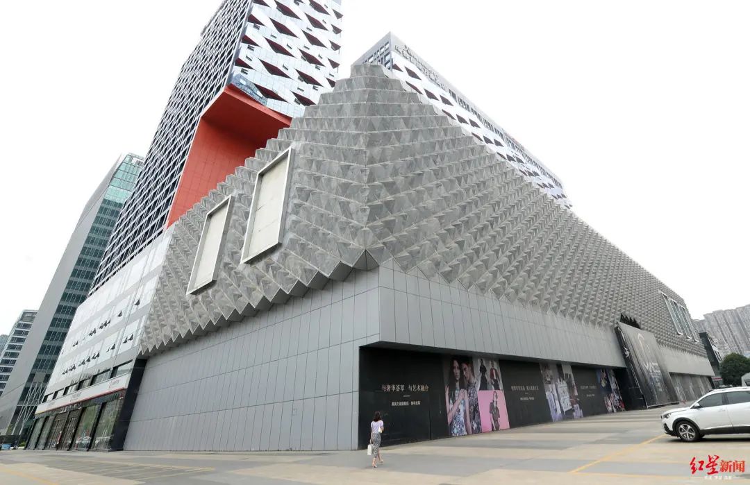 454亿元100控股成都美美力诚的公司48套房产被拍卖