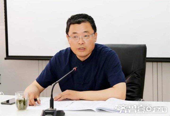 党总支副书记曹连杰主持会议,院领导班子及全体中层干部参加会议.