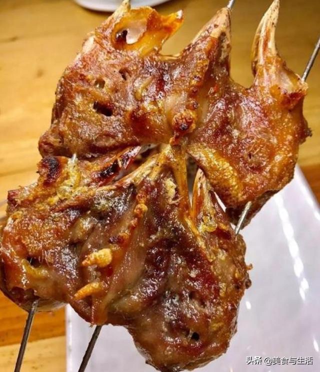 地摊烧烤风风火火,炭烤7个妙招,让你烤出美味烤肉|烧烤|烤肉_新浪新闻
