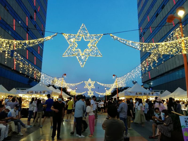 大学路后备箱夜游会趣味无穷合生汇young铺夜市感受青春