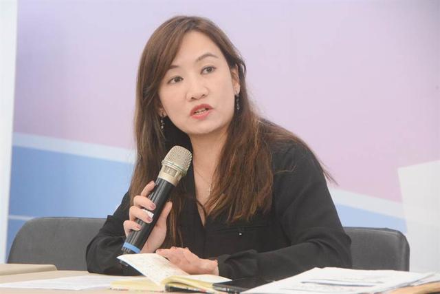 分析说,前高雄市政府新闻局长王浅秋在投票前说"高雄人很容易被煽动"