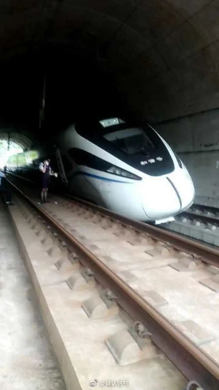 一动车组脱线?官方回应