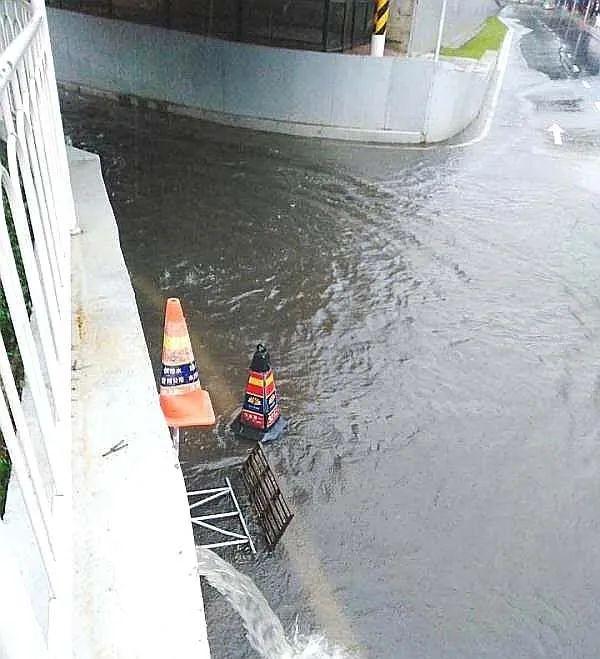 暴雨 雷雨大风双预警!珠海这个地方发生水浸,注意回避!