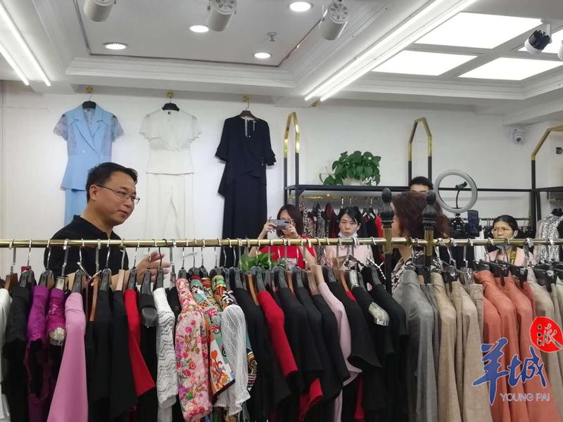 中山沙溪:300服装档主玩转直播