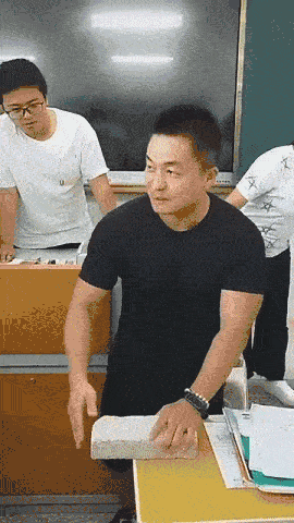 物理老师徒手劈砖红了,果然知识就是力量
