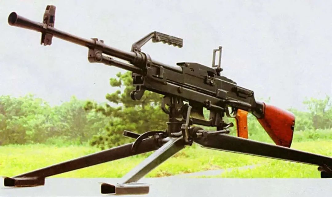 解放军最新机枪终于被曝光中国新机枪采用美制弹药