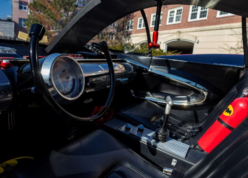 你也能买到布鲁斯·韦恩的蝙蝠车了