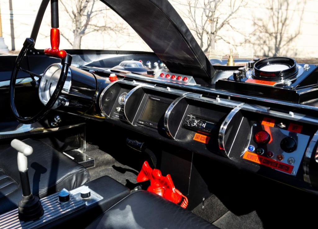 你也能买到布鲁斯·韦恩的蝙蝠车了