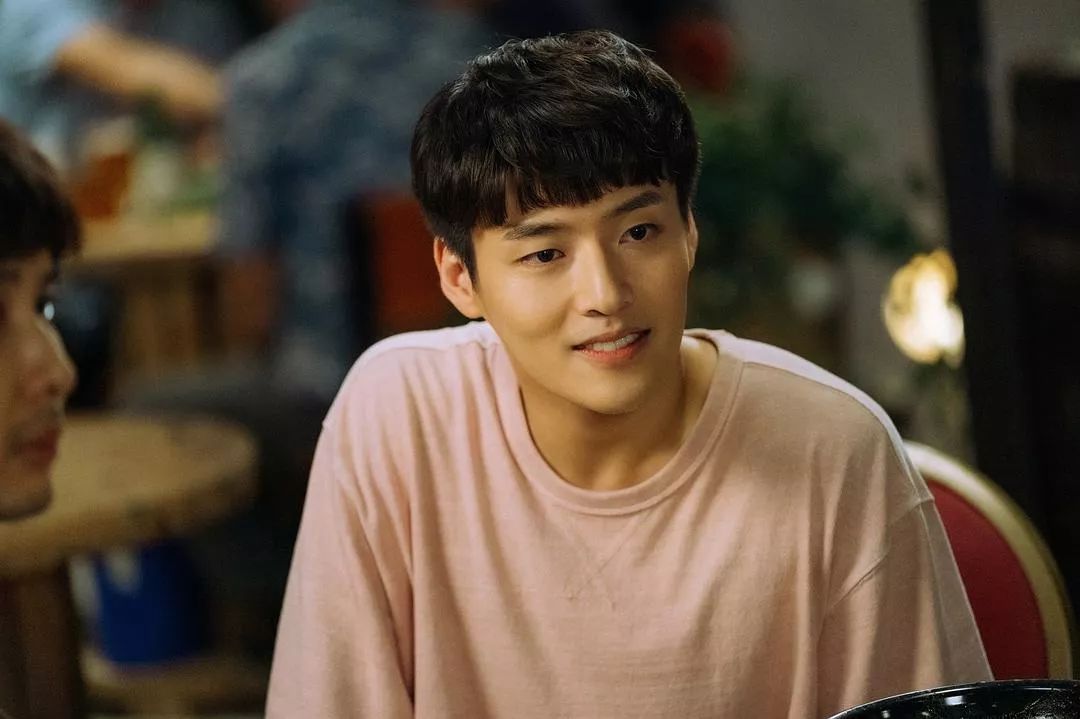 喜爱;2014年,姜河那出演的《未生》可以说是他演艺生涯中的重要转折点