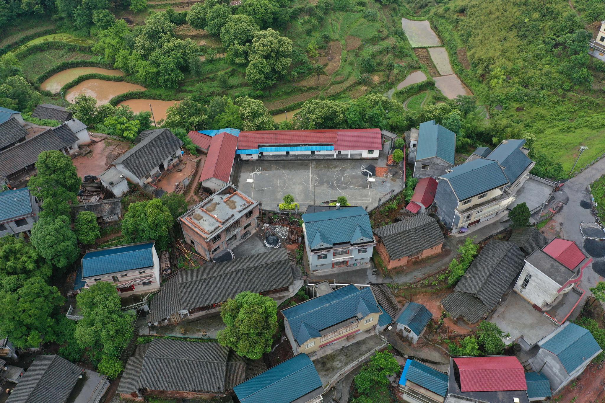 位于湘西土家族苗族自治州泸溪县合水镇登云寨村的登云寨教学点(无人