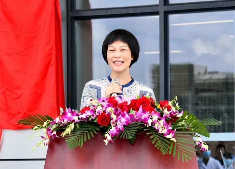 随后,陈高燕,张莉兰,刘庆荣,张建民,陈子林,纪燕琴,徐颂,程矛共同拉下