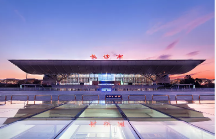 受广东境内暴雨影响,长沙南站已有38趟列车停运