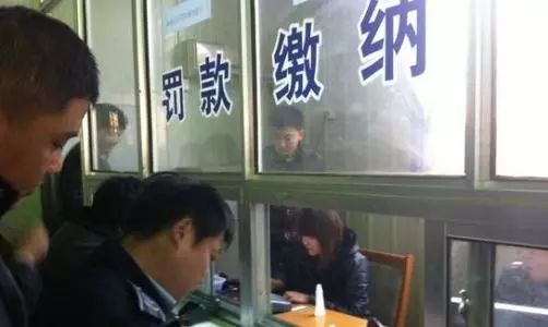 “禁止长时间停车”，这里的“长时间”到底是多久？