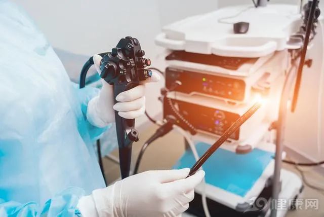 中山大学附属第六医院主任彭俊生表示:胃镜检查可以将病灶部位放大数