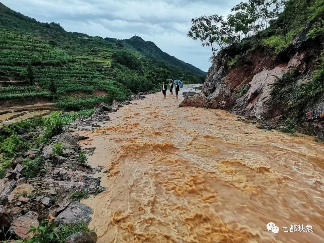 云南等8省发生超警洪水,注意加强防范地质灾害!|洪水|云南_新浪新闻