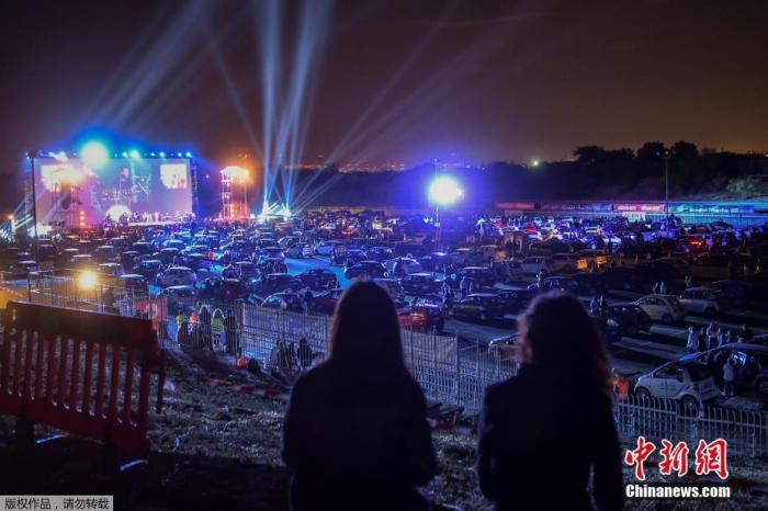 海滩聚集 境外输入忧疫情反弹 希腊重启发布会 手机新浪网