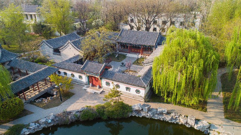 这里便是位于济南马鞍山路,拥有六十载悠悠历史的南郊宾馆中式四合院.