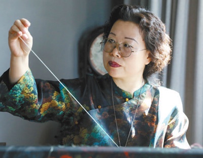 劈线成丝 刻画传神(工匠绝活)|刘玉霞|刺绣|丝线_新浪新闻