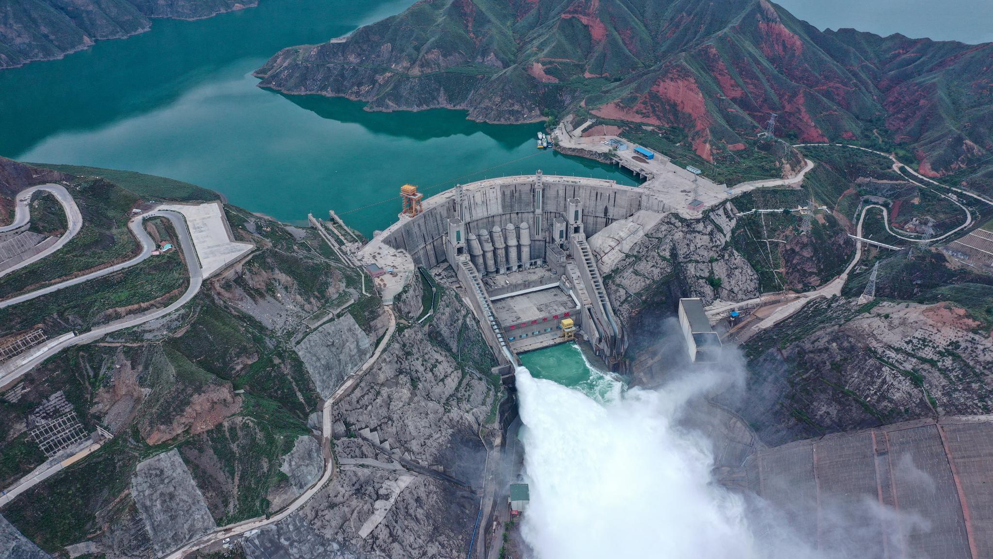 李家峡水电站开闸泄水