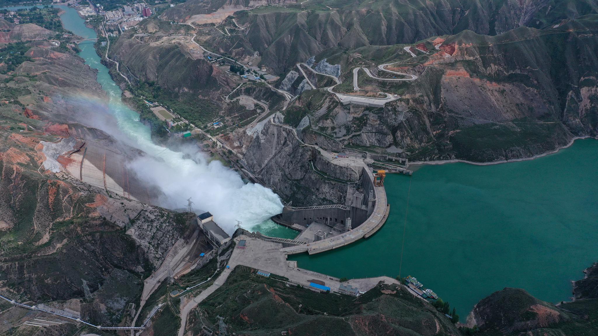 正文   随着黄河上游来水量逐渐增大,国家电投集团黄河上游水电开发