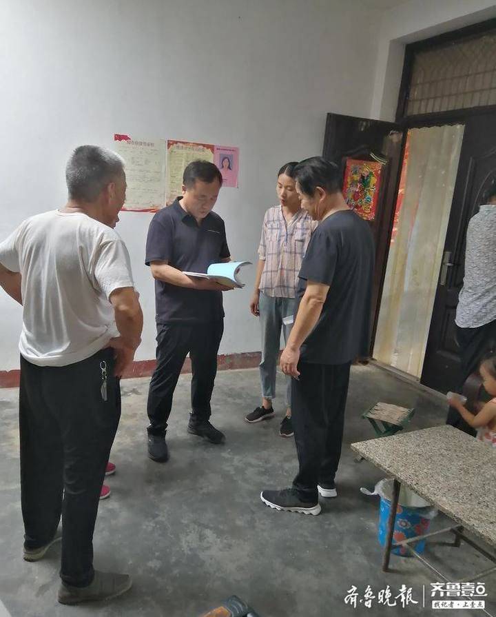菏泽丹阳:朱家福再次深入社区居民家中检查指导扶贫工作