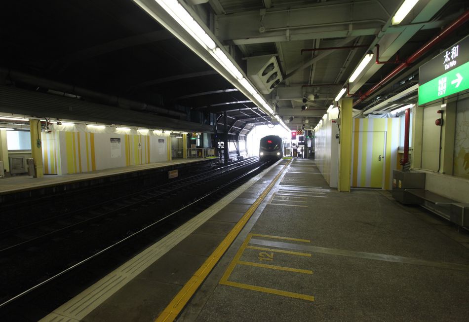 地铁站务员确诊新冠肺炎 今晨仍在车站上班|香港|新冠肺炎_新浪新闻