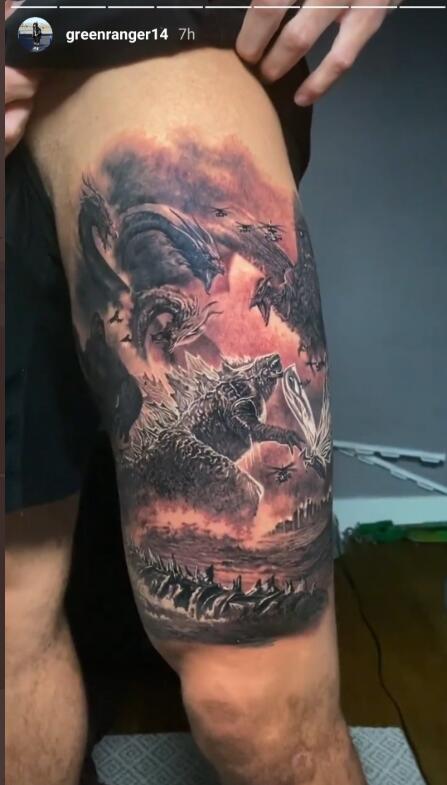 丹尼格林晒最新纹身金刚vs哥斯拉